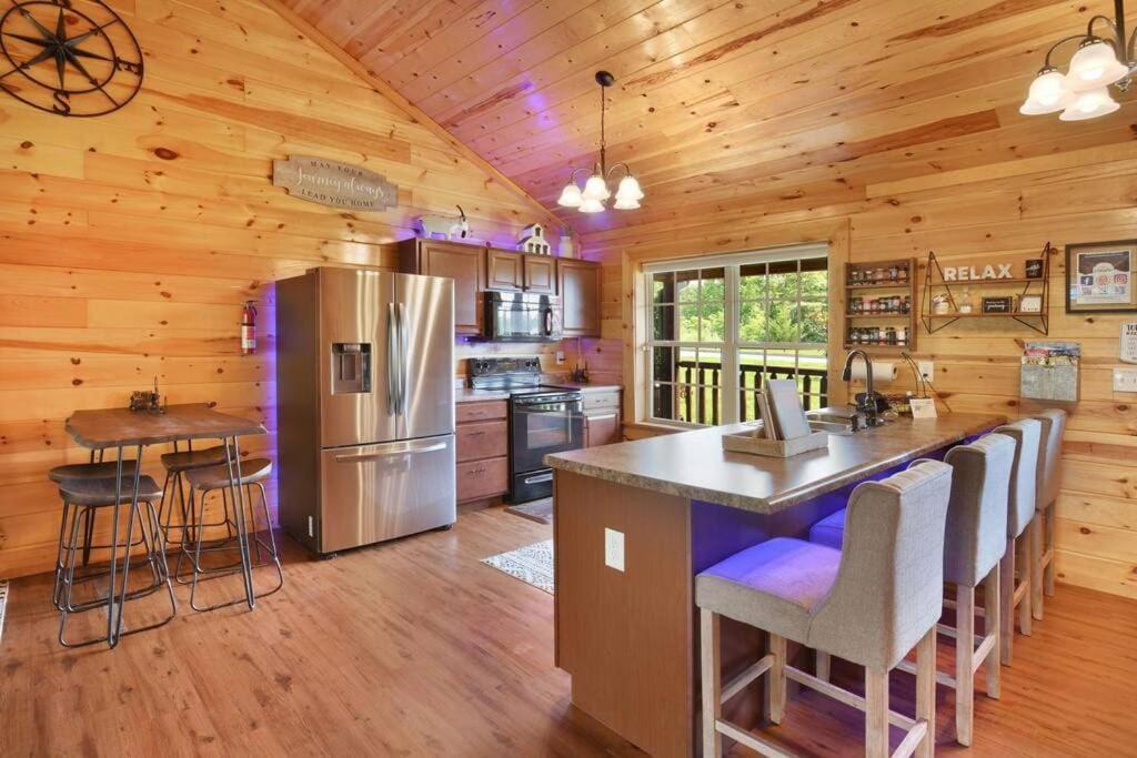 Enchanted Forest Cabin And Teepee! Lights & Laser Show! Private Hot Tub! Unique Stay! Sevierville Exteriör bild