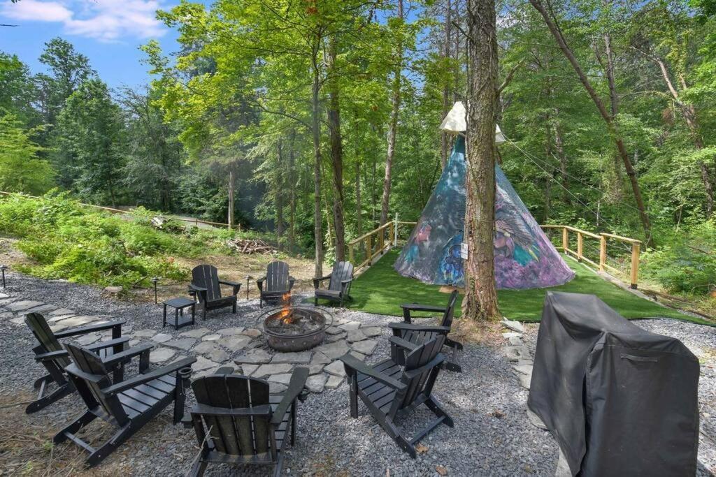 Enchanted Forest Cabin And Teepee! Lights & Laser Show! Private Hot Tub! Unique Stay! Sevierville Exteriör bild
