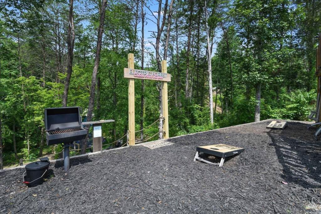 Enchanted Forest Cabin And Teepee! Lights & Laser Show! Private Hot Tub! Unique Stay! Sevierville Exteriör bild