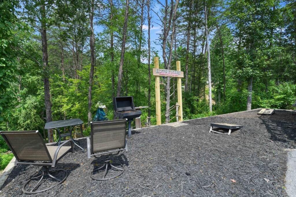 Enchanted Forest Cabin And Teepee! Lights & Laser Show! Private Hot Tub! Unique Stay! Sevierville Exteriör bild