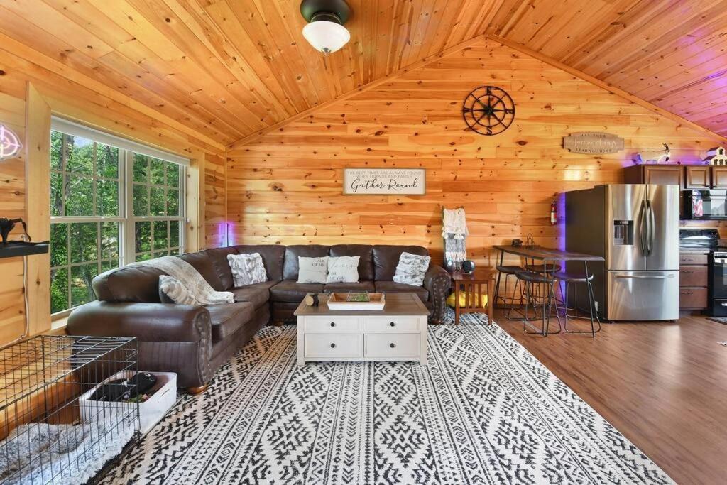 Enchanted Forest Cabin And Teepee! Lights & Laser Show! Private Hot Tub! Unique Stay! Sevierville Exteriör bild