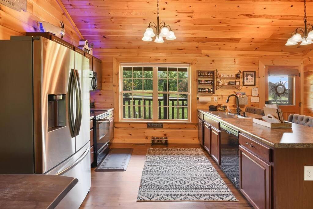 Enchanted Forest Cabin And Teepee! Lights & Laser Show! Private Hot Tub! Unique Stay! Sevierville Exteriör bild