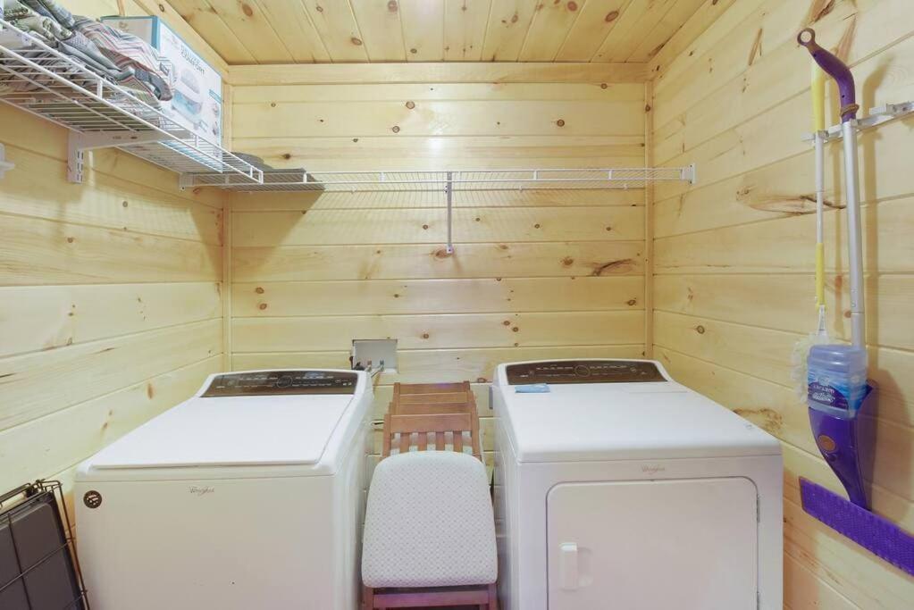 Enchanted Forest Cabin And Teepee! Lights & Laser Show! Private Hot Tub! Unique Stay! Sevierville Exteriör bild