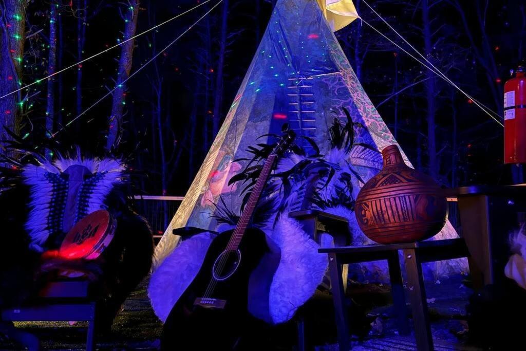 Enchanted Forest Cabin And Teepee! Lights & Laser Show! Private Hot Tub! Unique Stay! Sevierville Exteriör bild