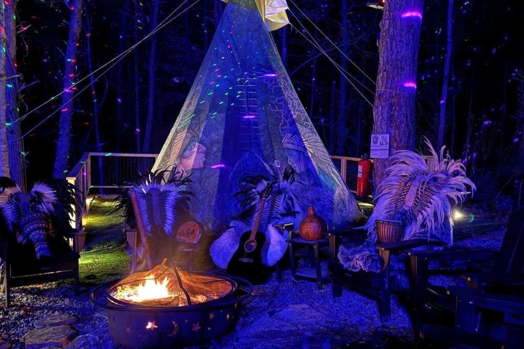 Enchanted Forest Cabin And Teepee! Lights & Laser Show! Private Hot Tub! Unique Stay! Sevierville Exteriör bild