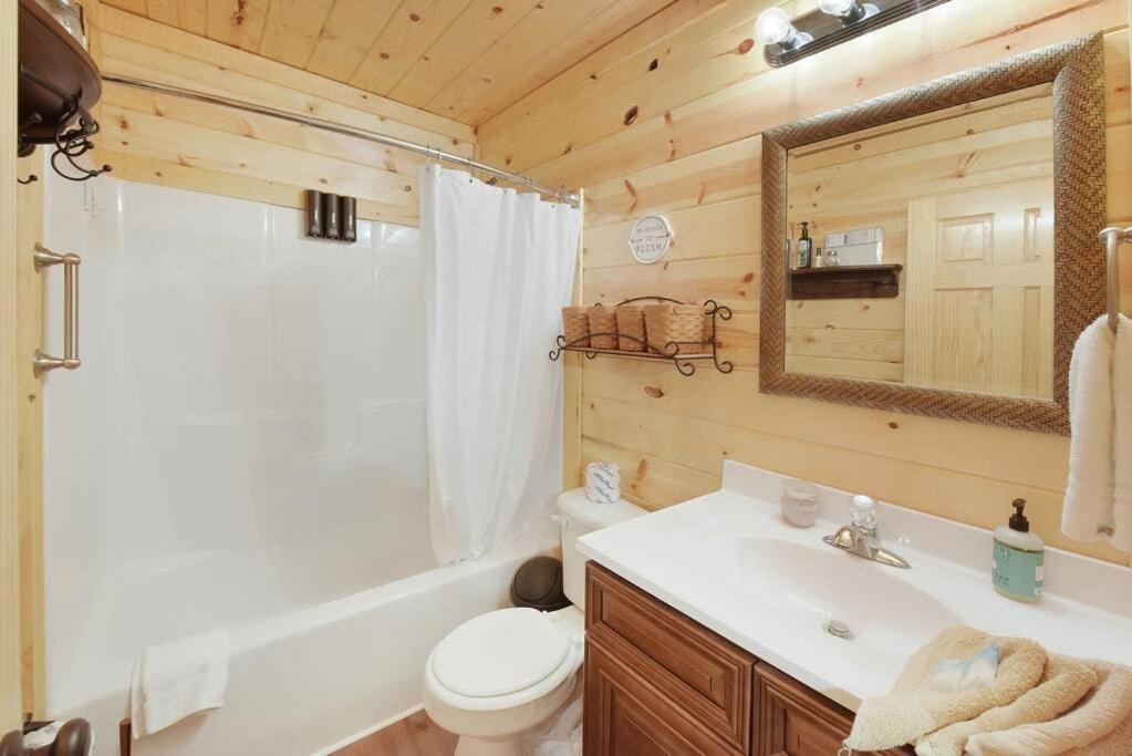 Enchanted Forest Cabin And Teepee! Lights & Laser Show! Private Hot Tub! Unique Stay! Sevierville Exteriör bild