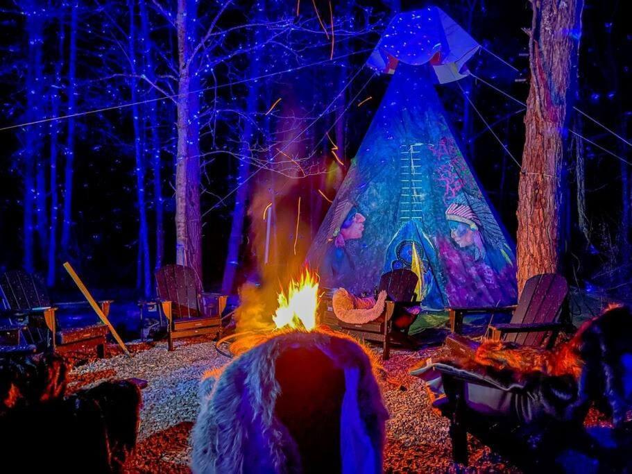 Enchanted Forest Cabin And Teepee! Lights & Laser Show! Private Hot Tub! Unique Stay! Sevierville Exteriör bild