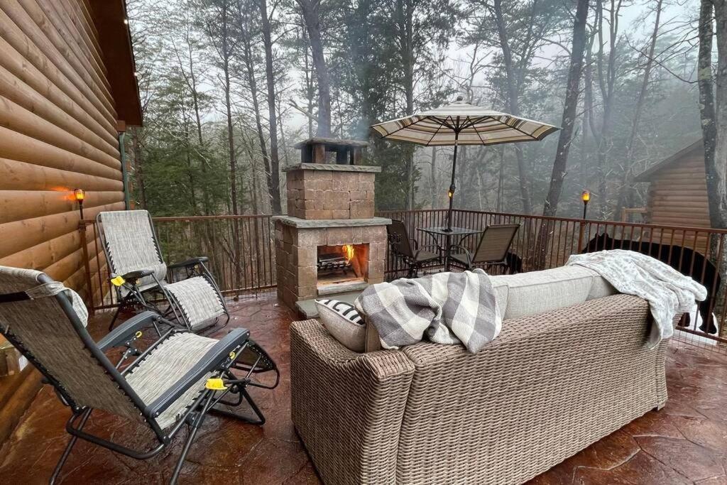 Enchanted Forest Cabin And Teepee! Lights & Laser Show! Private Hot Tub! Unique Stay! Sevierville Exteriör bild