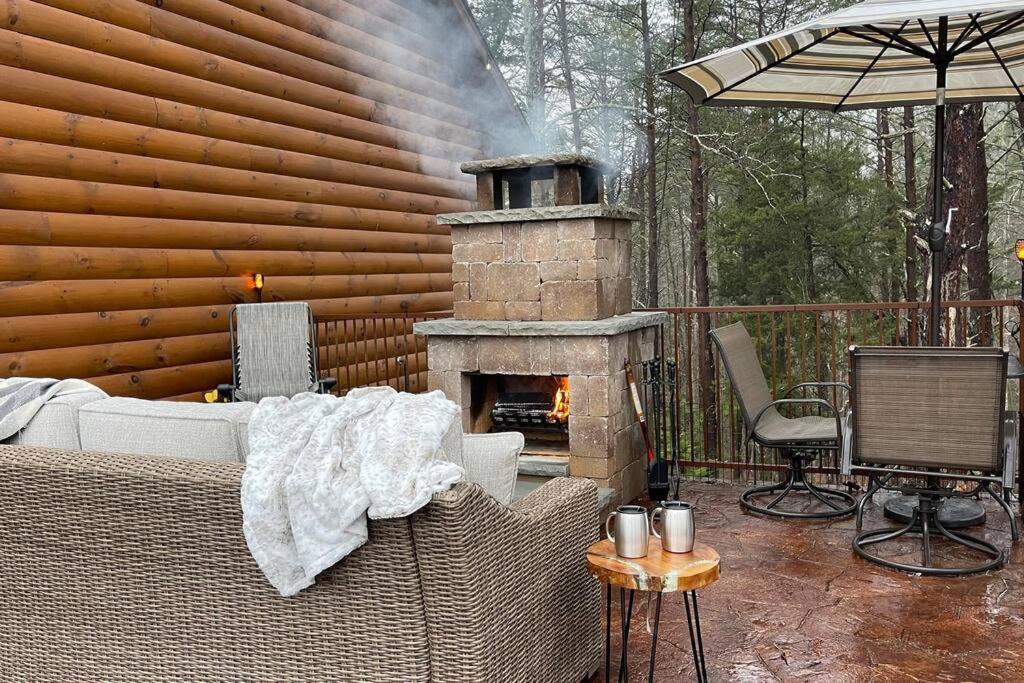 Enchanted Forest Cabin And Teepee! Lights & Laser Show! Private Hot Tub! Unique Stay! Sevierville Exteriör bild