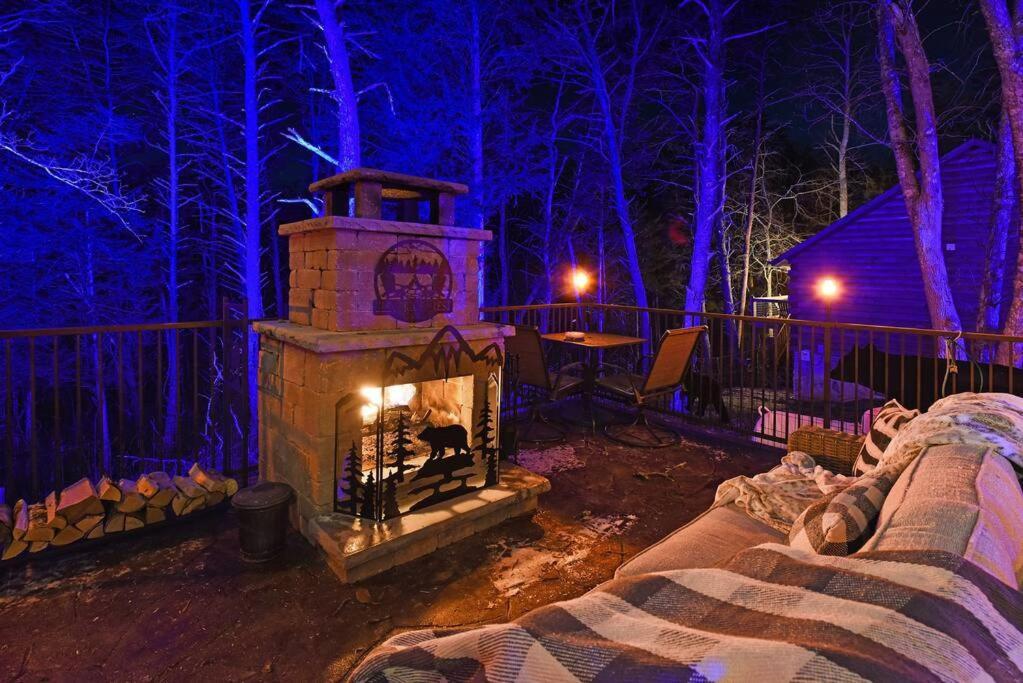 Enchanted Forest Cabin And Teepee! Lights & Laser Show! Private Hot Tub! Unique Stay! Sevierville Exteriör bild