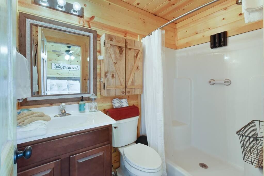 Enchanted Forest Cabin And Teepee! Lights & Laser Show! Private Hot Tub! Unique Stay! Sevierville Exteriör bild