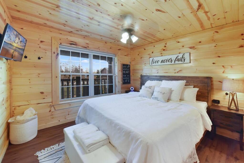 Enchanted Forest Cabin And Teepee! Lights & Laser Show! Private Hot Tub! Unique Stay! Sevierville Exteriör bild