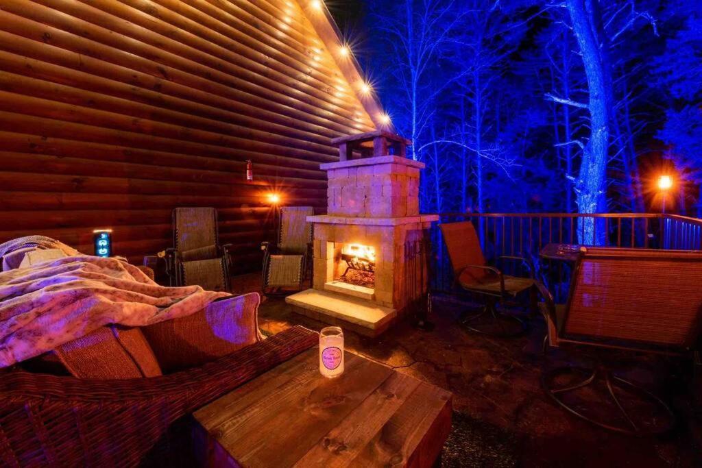 Enchanted Forest Cabin And Teepee! Lights & Laser Show! Private Hot Tub! Unique Stay! Sevierville Exteriör bild